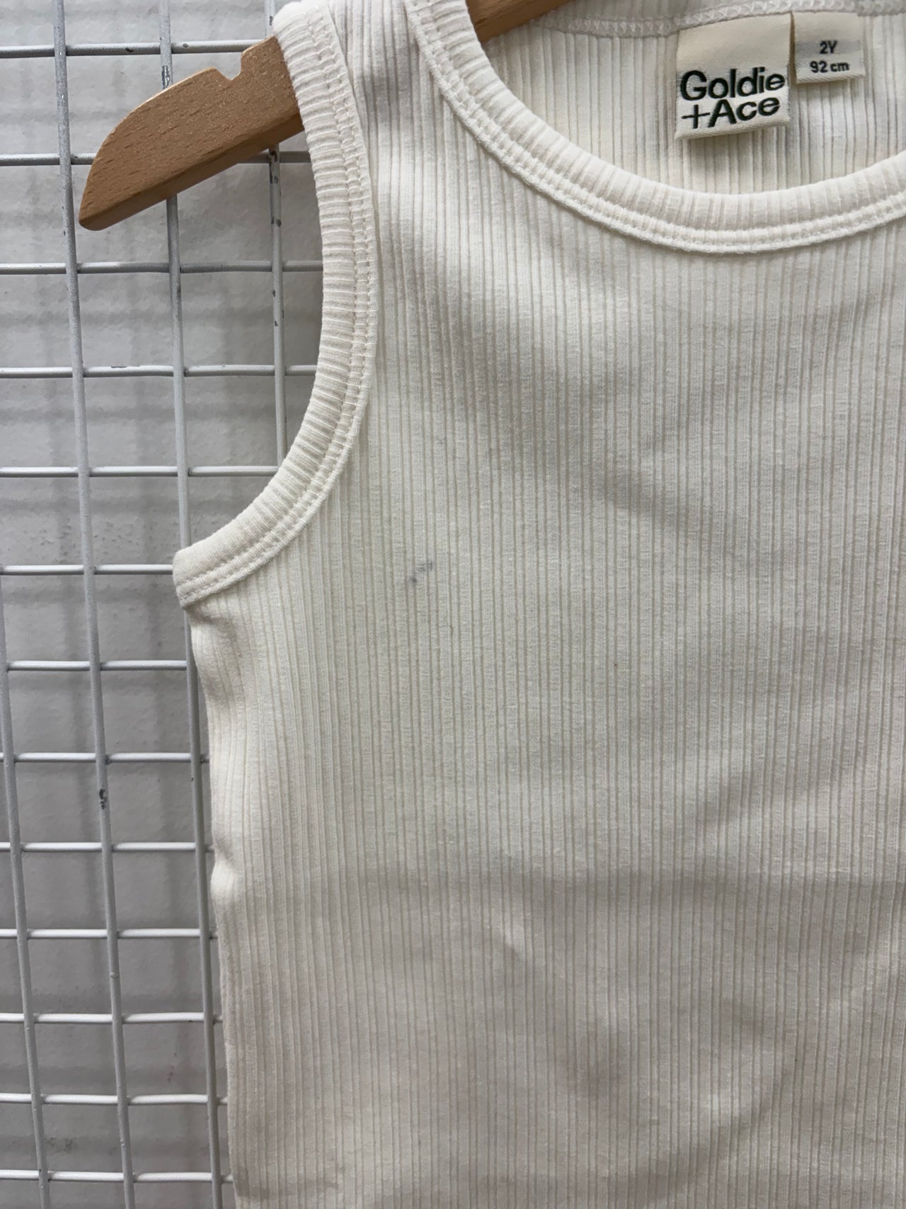 RIB WHITE SINGLET - 2Y (MARK ON FRONT)