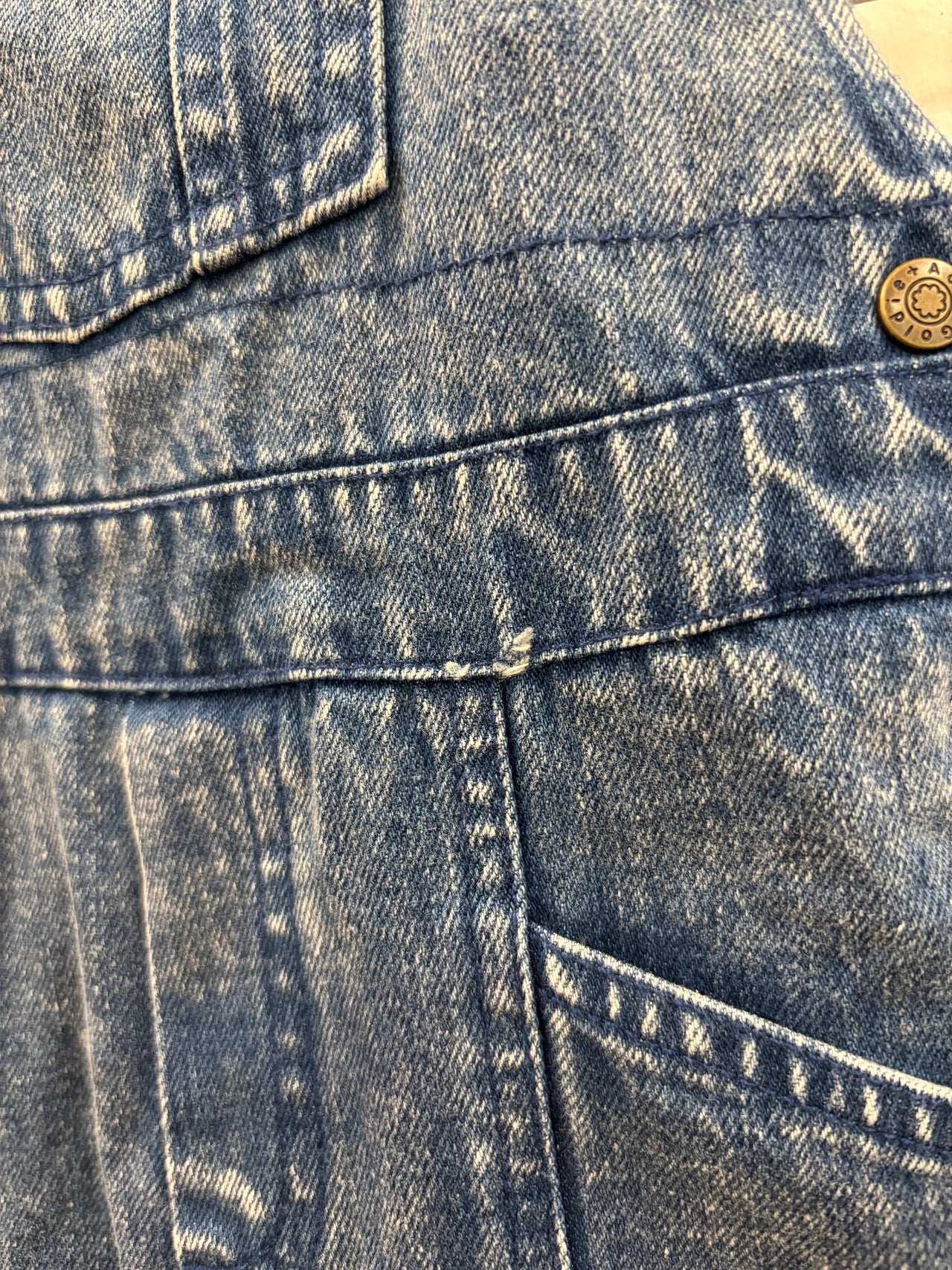 BLAKE DENIM OVERALLS - 3Y (SMALL PULL ON FRONT)