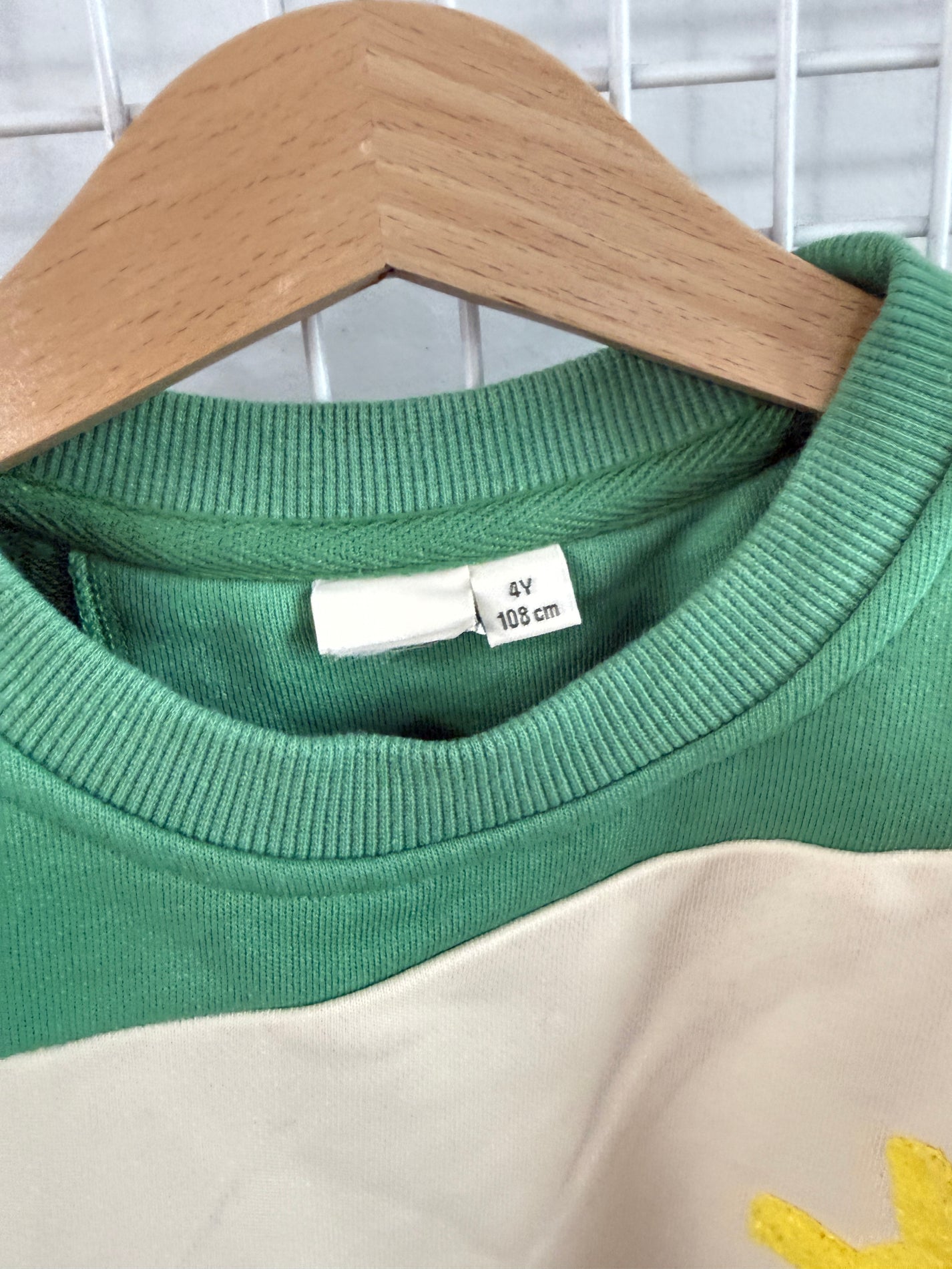 SUN JUMPER GREEN (FAULTY STITCHING)