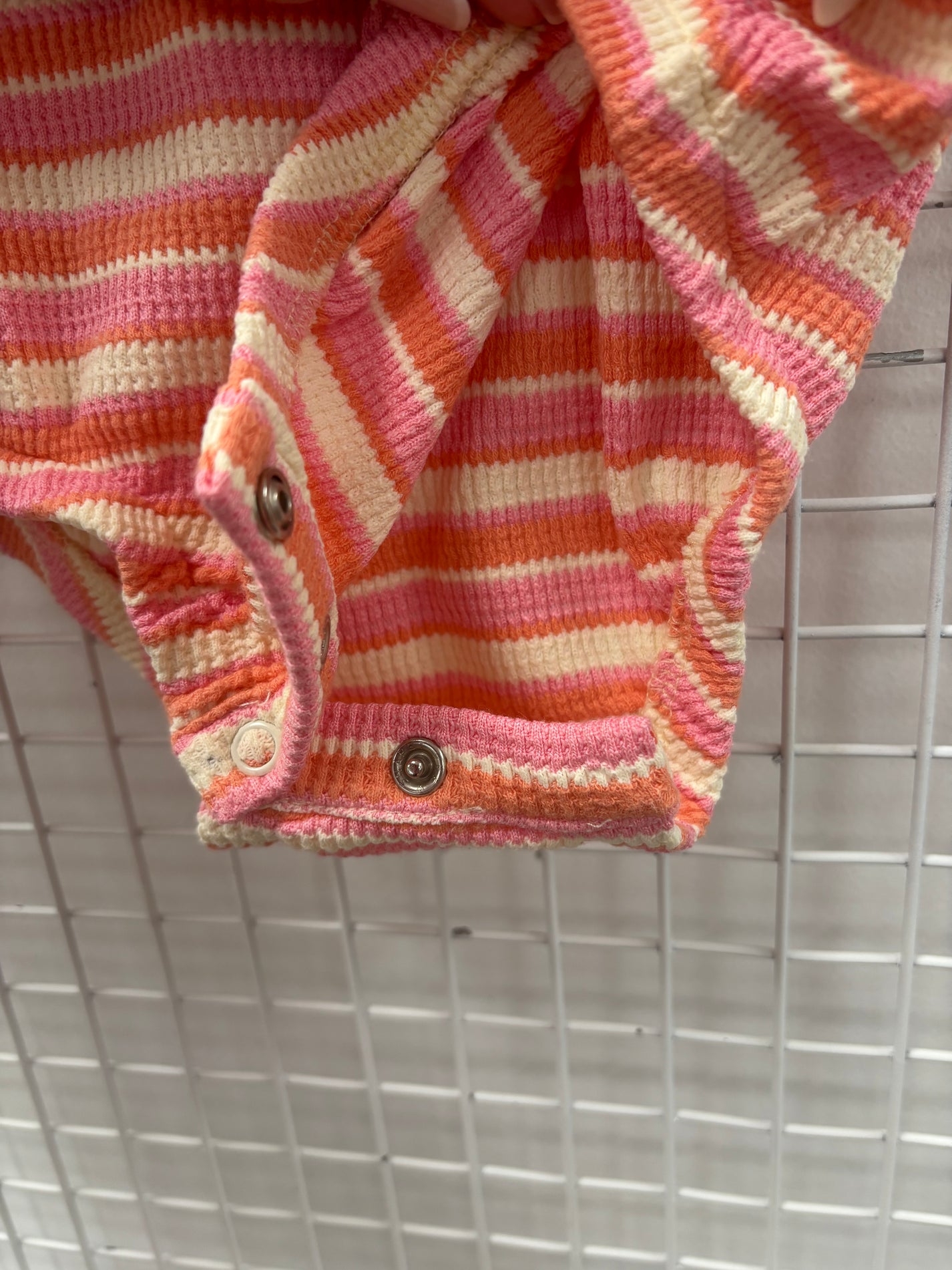 BUBBLE ROMPER WATERMELON STRIPE 6-12M (MISSING 1 PRESS STUD)