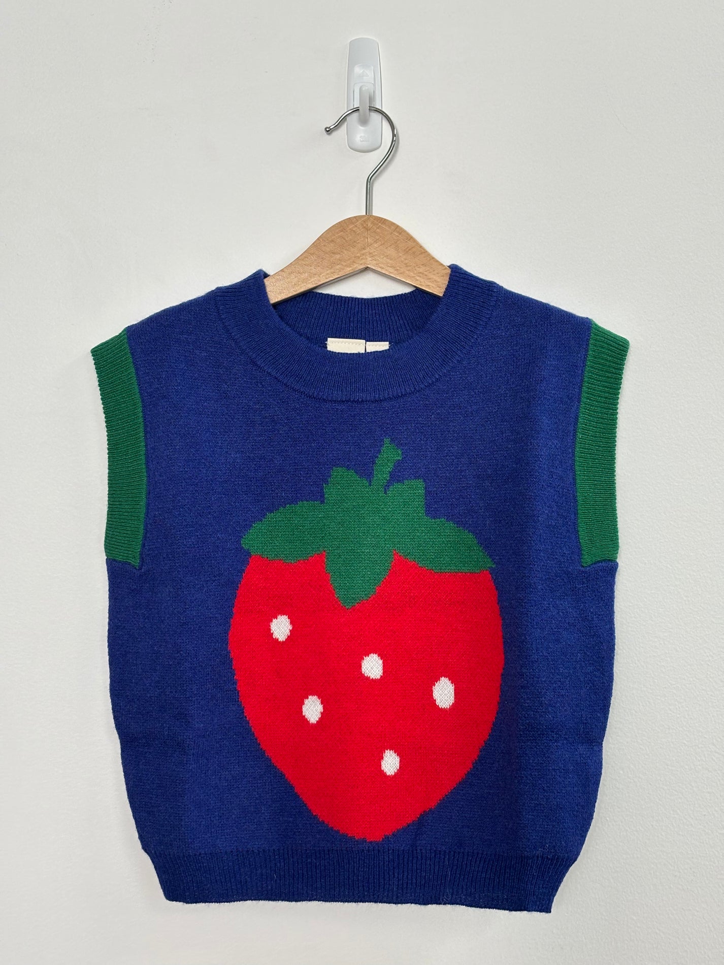 JUMBO STRAWBERRY KNIT VEST